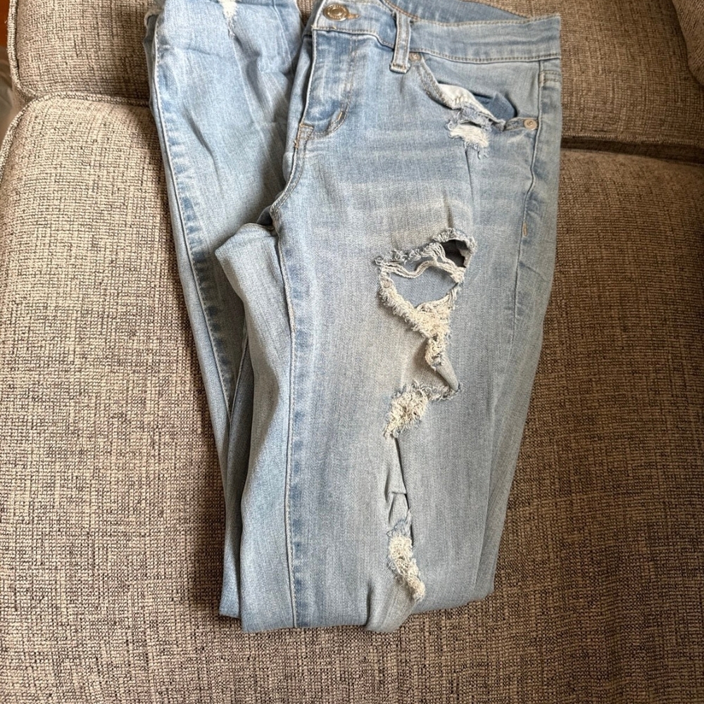 Aero Distressed Jeans